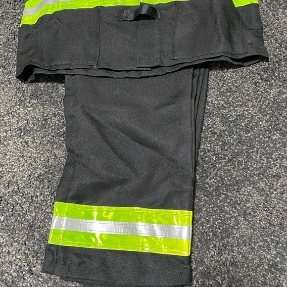 Firefighter 👩‍🚒 - Picture 6 of 7